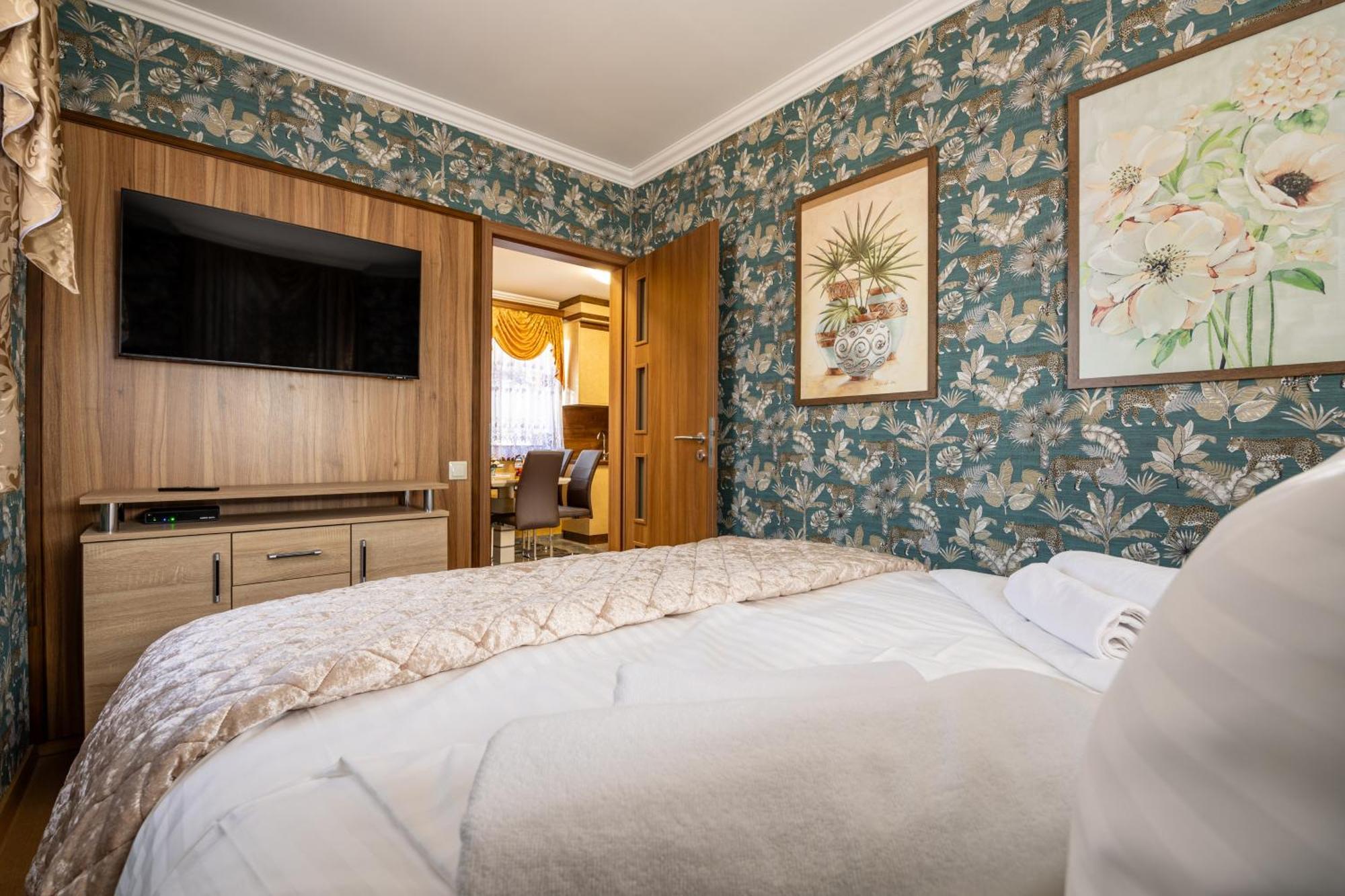 Voeroes Alom Panzio Bed & Breakfast Tiszakécske Eksteriør bilde